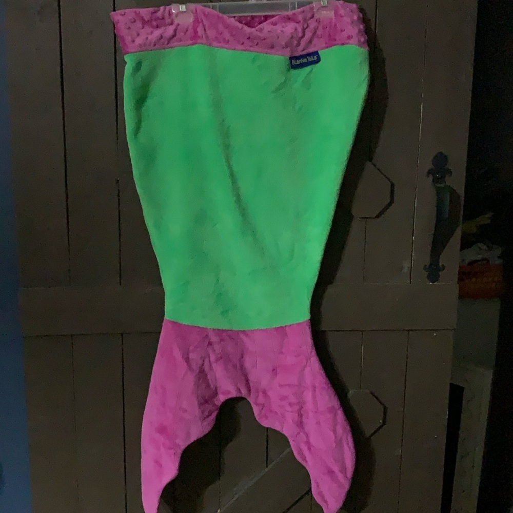 Blankie Tails- slightly used mermaid blanket